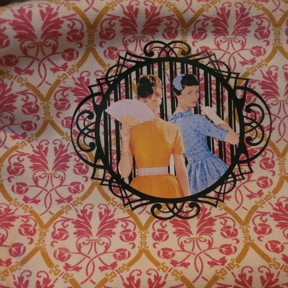 Soho New York Makeup Bag - Picture 2 of 5